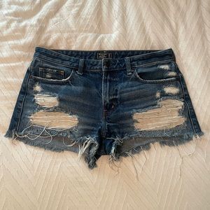 Abercrombie & Fitch Low rise Harper jean short 29 / 8. Dark jean short w holes
